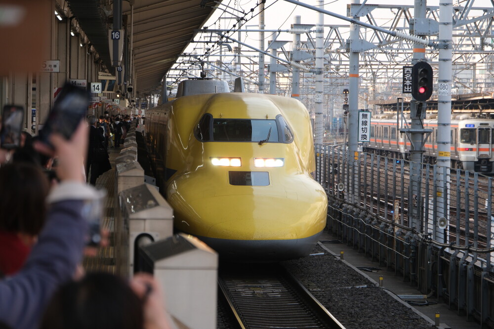 ドクターイエロー 名古屋駅 : JR東海 : 鉄道写真